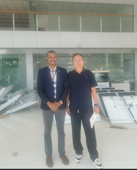 坦桑尼亞友人訪問藍(lán)海陽光公司，就繼續(xù)深化擴(kuò)大海外市場進(jìn)行交流合作